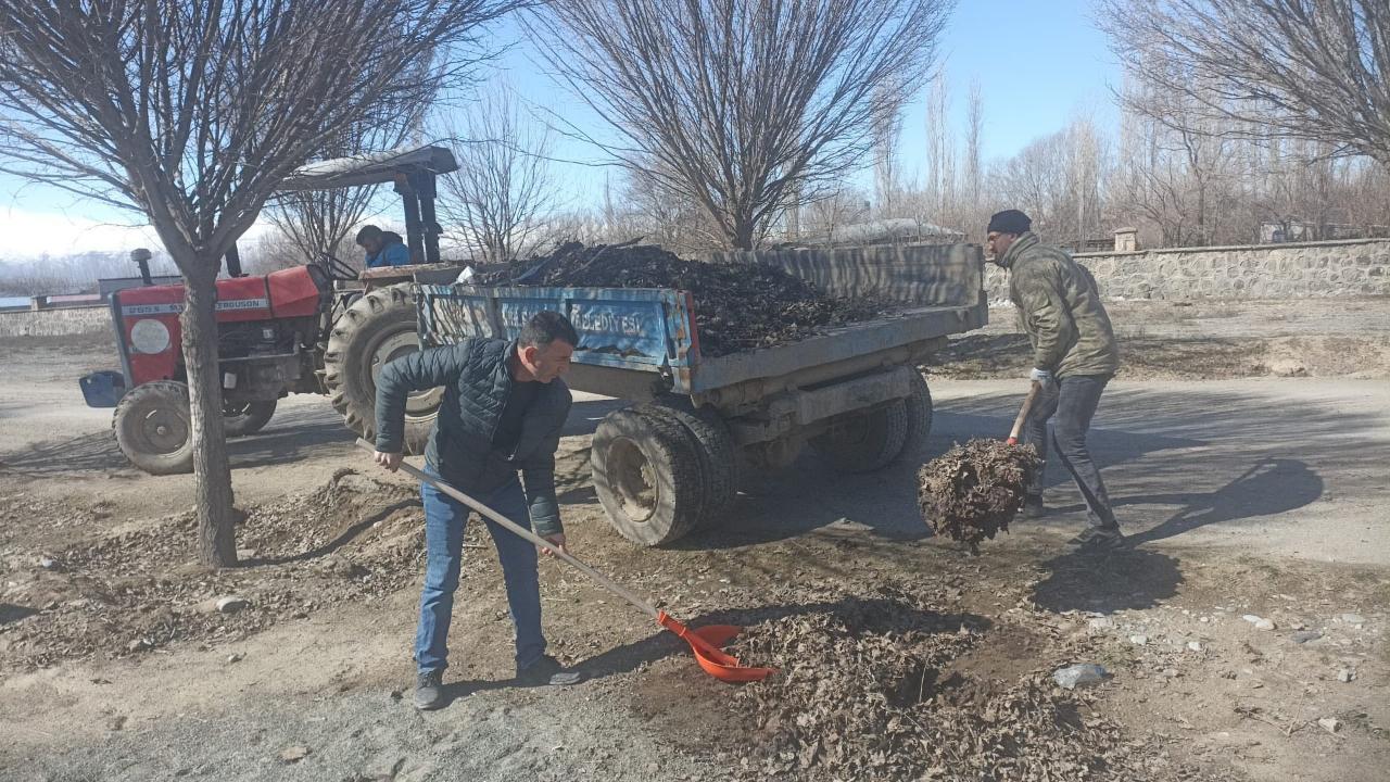 Melekli’de Mezarlıklarda “Ölü Bayramı” Hazırlığı