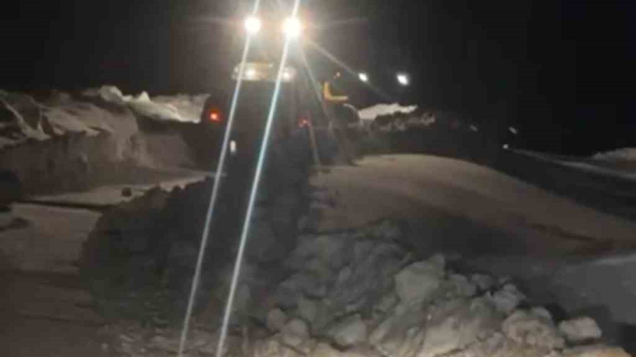 Muş’ta Şiddetli Fırtına Ulaşımı Felç Etti: Bostankent Grup Yolu Kapandı