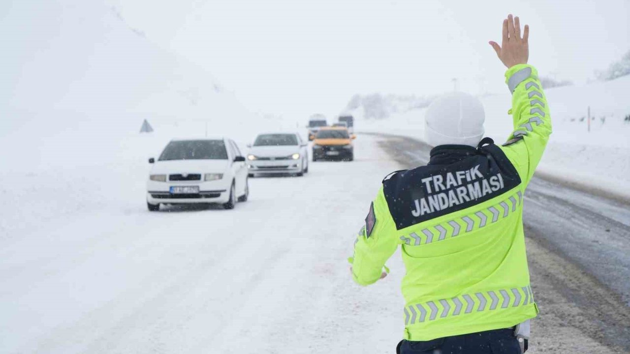 Muş'ta Trafik Güvenliğini Tehlikeye Atan Sürücüye 215 Bin Lira Rekor Ceza