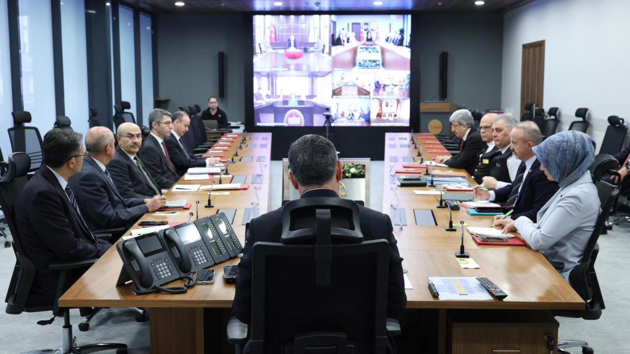 Sınır Hattında Üst Düzey Güvenlik Zirvesi: Vali Taşolar Kritik Toplantıya Katıldı