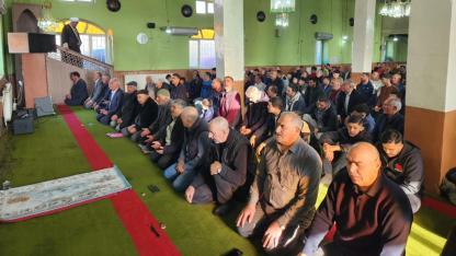 "Nerede O Eski Bayramlar" Dedirtmeyen Görüntü: Iğdırmava’da Bayramlaşma Kuyruğu