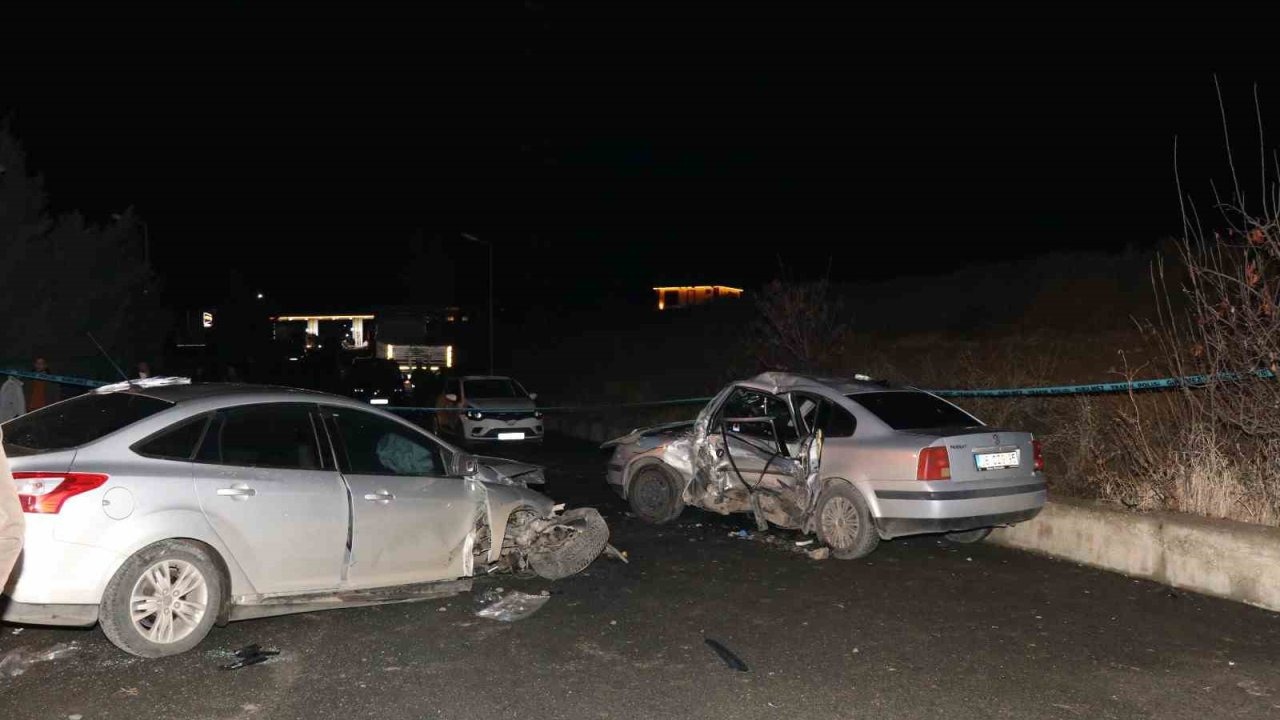 Oltu’da Korkunç Kaza: Kontrolden Çıkan Otomobil Banket Taşını Metrelerce Sürükledi