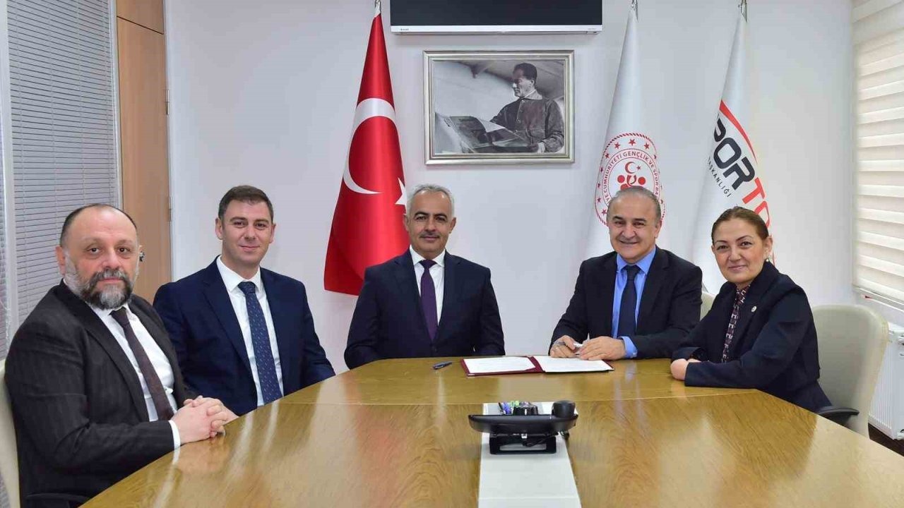 Oltu’ya 400 Kişilik Modern Spor Salonu Müjdesi