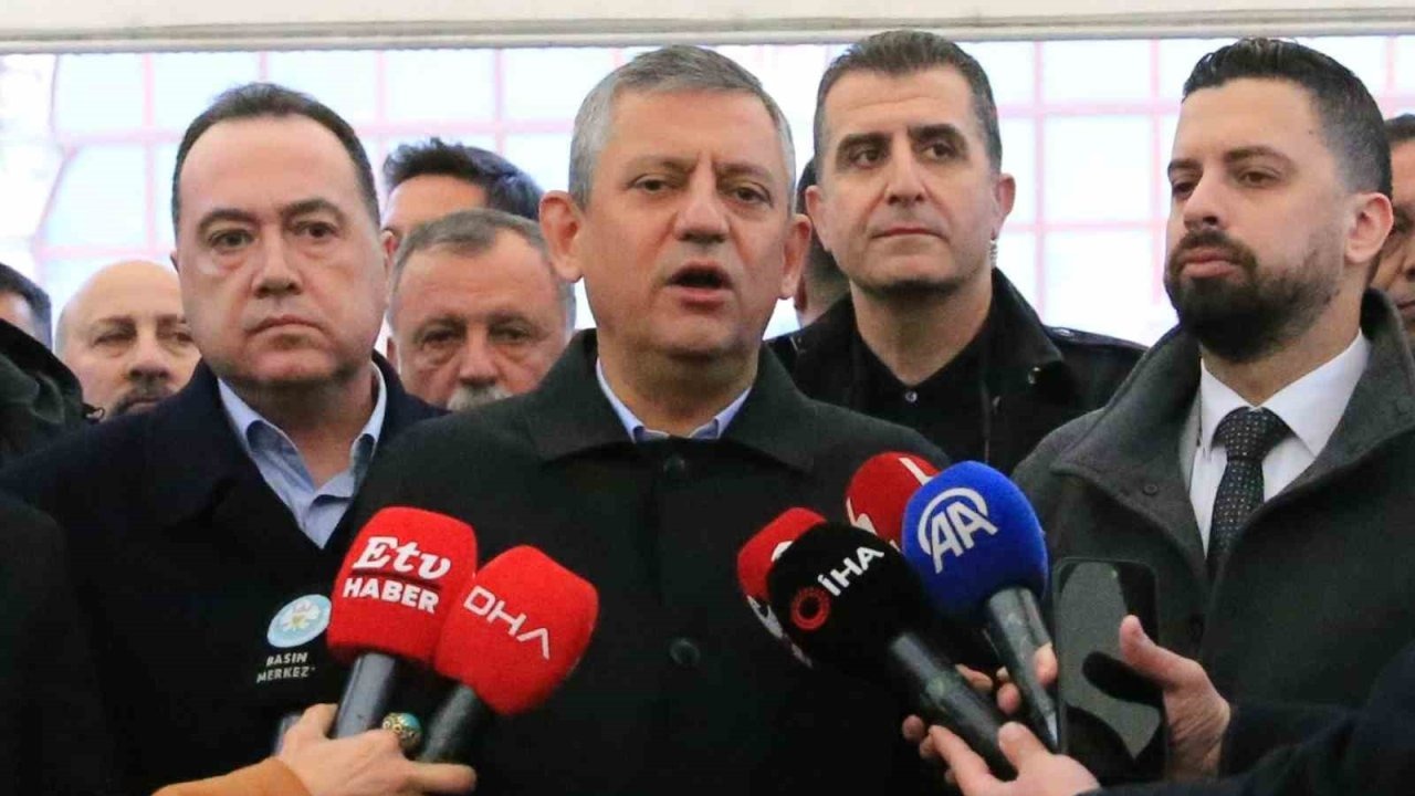 Özgür Özel Memleketinde Bayram Namazı Sonrası Gündemi Değerlendirdi