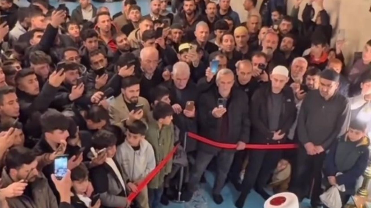 Patnos’ta Sakal-ı Şerif Heyecanı: Vatandaşlar Camiye Akın Etti