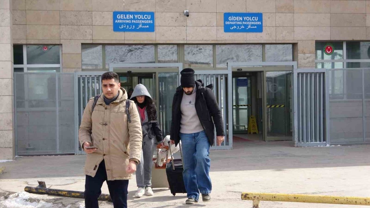 Sınır Kapılarında Savaş Hareketliliği: Günübirlik Geçişler Durduruldu