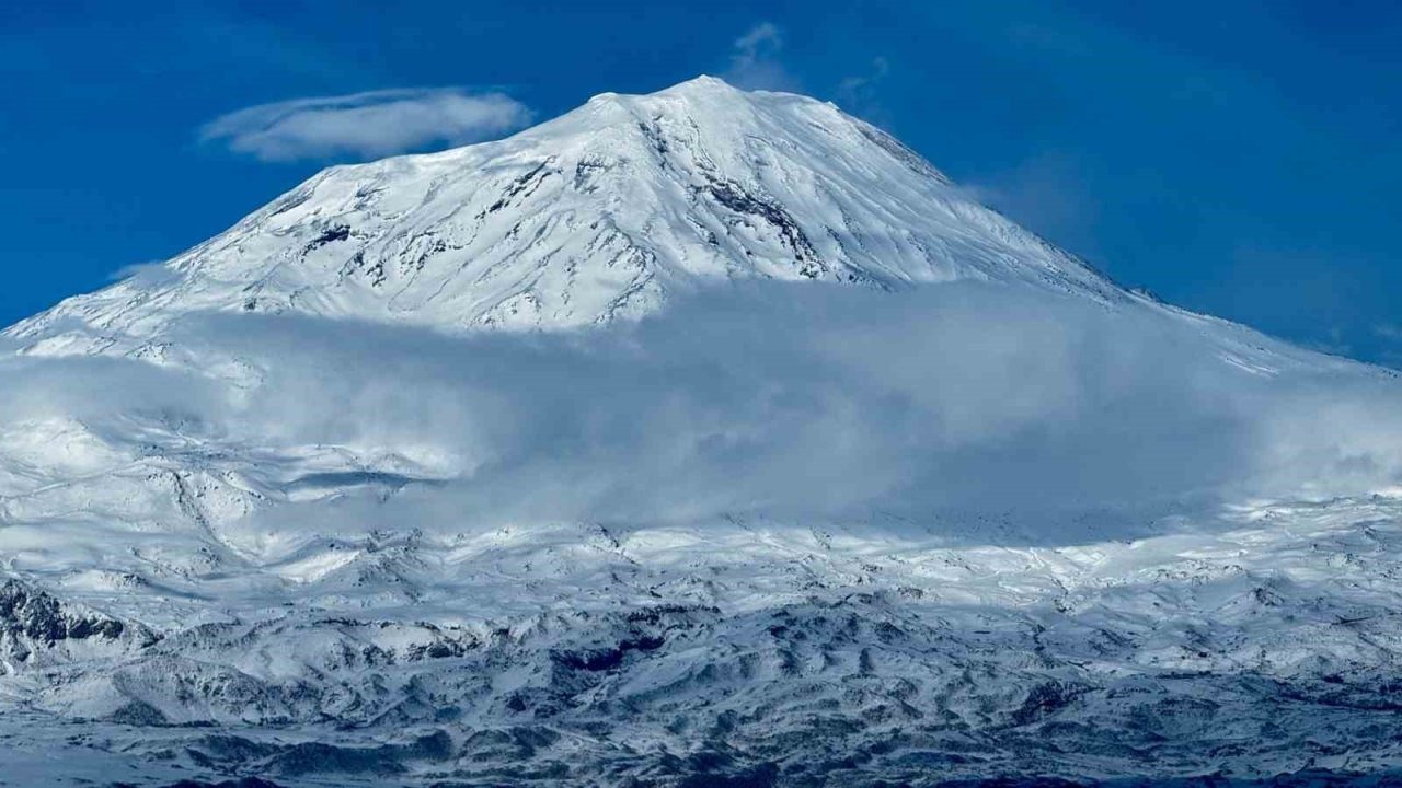 Türkiye’nin Zirvesi Ağrı Dağı göz kamaştırıyor