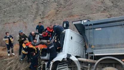 Tuzluca’da Hafriyat Kamyonu Şarampole Yuvarlandı! Sürücü Yaralı