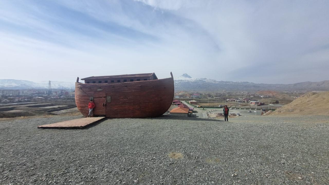 Tuzluca’daki Nuh’un Gemisi Maketi Ziyaretçilerin İlgi Odağı Oldu