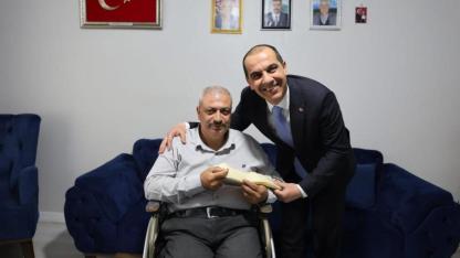 Vali Taşolar, Gazi Engenç’i ziyaret ederek bayramını tebrik etti