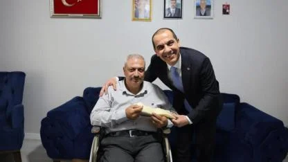 Vali Taşolar, Gazi Engenç’i ziyaret ederek bayramını tebrik etti