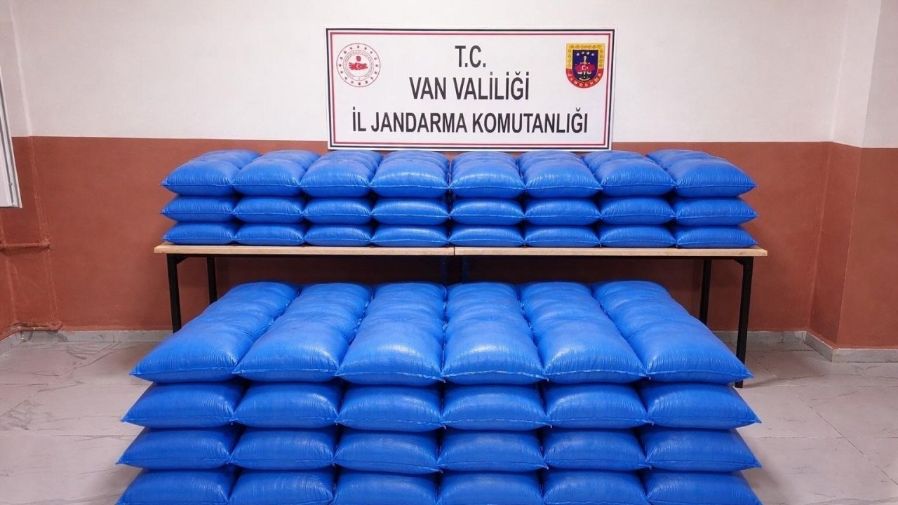 Van Başkale'de 6 Milyon Liralık Kaçak Malzeme Ele Geçirildi