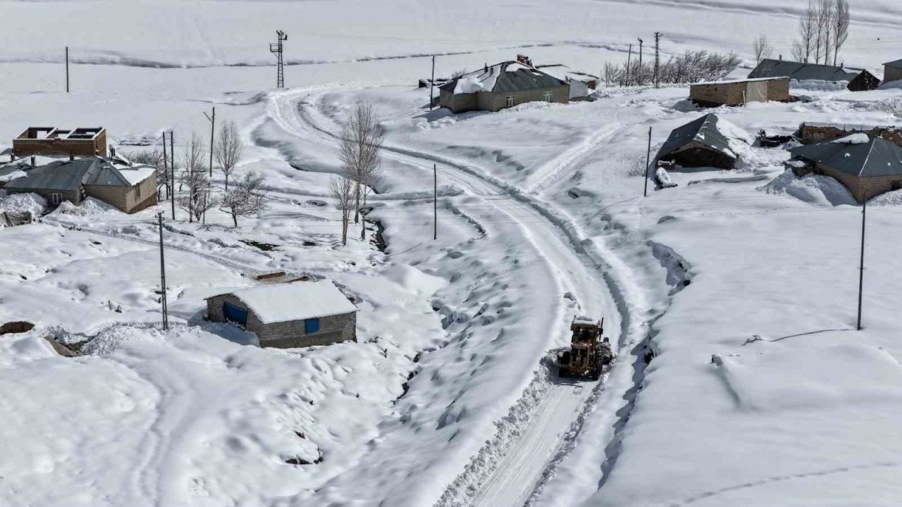 Van’da Kar Esareti Yerleşim Yeri Yollarının Büyük Bölümü Ulaşıma Açıldı
