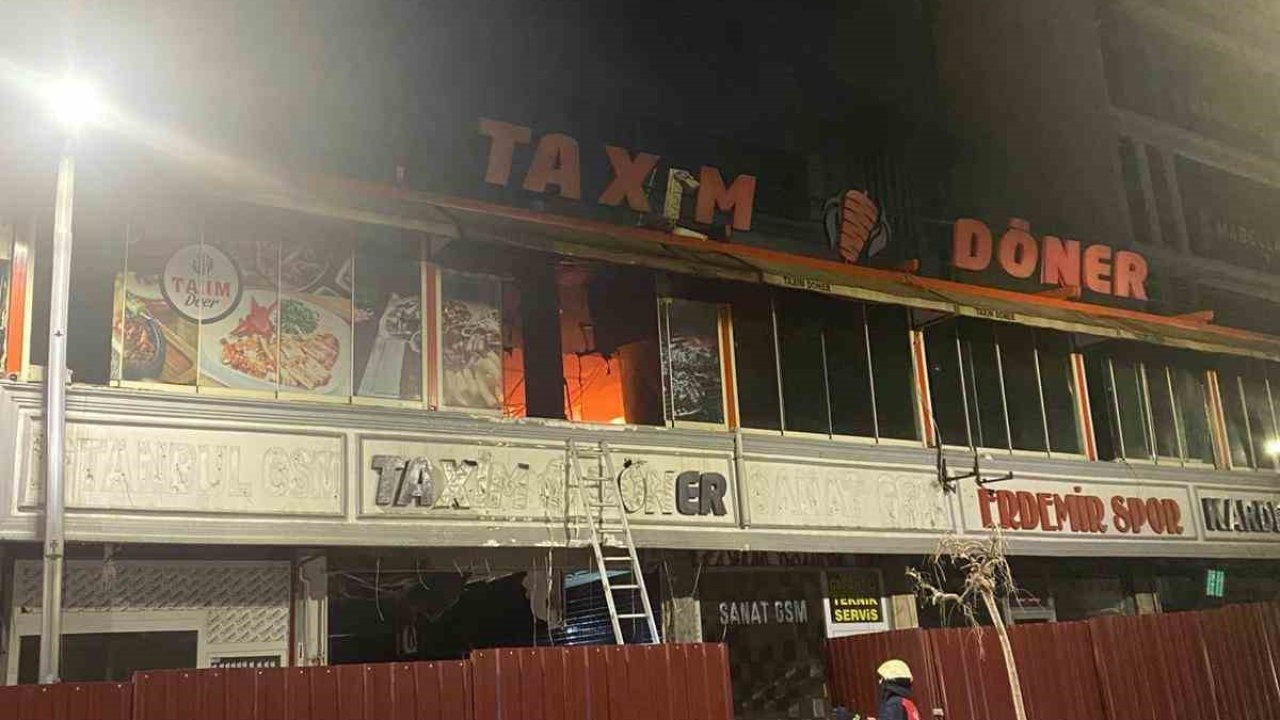 Van’ın İpekyolu İlçesinde Dönerci Dükkânında Yangın Çıktı