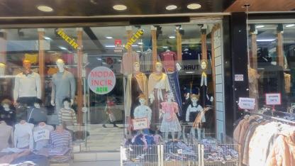 Vitrinler "Yaz" Diyor, Gökyüzü "Kış": Iğdırlıların Bayramlık İmtihanı