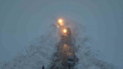 Hasköy-Mutki Güvenlik Yolunda Kar Esareti: Kar Kalınlığı 4 Metreyi Buldu