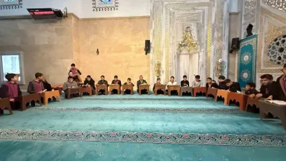 Patnos'ta Kütüphane Haftası Etkinliği: Öğrenciler Kitap Okuma Farkındalığı İçin Yürüdü