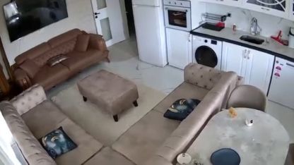 Tuşba Depremi Güvenlik Kamerasına Yansıdı: Eşyalar Beşik Gibi Sallandı