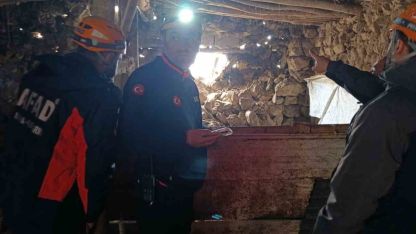 Tuşba Depremi Sonrası Ekipler Sahada: Bir Ahırda Kısmi Çökme Meydana Geldi