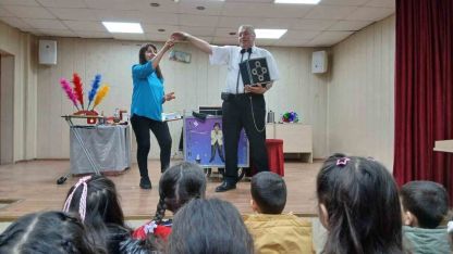 Ardahan’ın Posof İlçesinde Öğrenciler İçin Sihirbazlık Gösterisi Düzenlendi