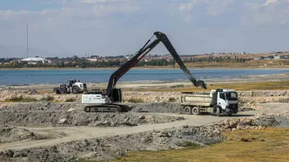 Van Gölü’nde Dip Çamuru Temizliği Aralıksız Sürüyor