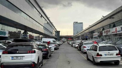 İkinci El Otomobil Piyasası "Bıçak Sırtı": Telefonlar Bile Çalmıyor!