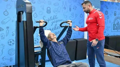 86 Yaşındaki Mustafa Dede’den Gençlere Meydan Okuma: "90’a Kadar Durmak Yok