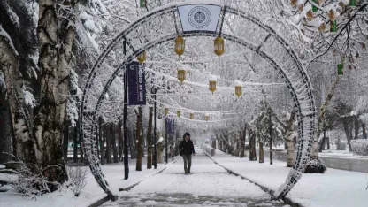 Kış Geri Döndü! Erzurum Beyaza Büründü: Kar, Fırtına ve Çığ Alarmı Verildi