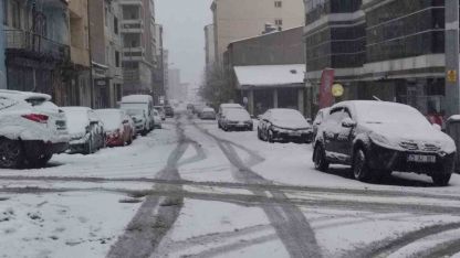 Nisan Ayında Kar Sürprizi: Ardahanlılar Güne Kar Yağışıyla Merhaba Dedi