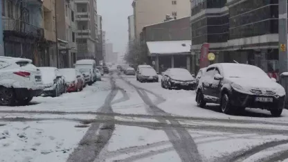 Nisan Ayında Kar Sürprizi: Ardahanlılar Güne Kar Yağışıyla Merhaba Dedi
