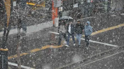 Batıda Deniz Keyfi Doğuda Kar Çilesi: Kars’ta Tipi Hayatı Durma Noktasına Getirdi