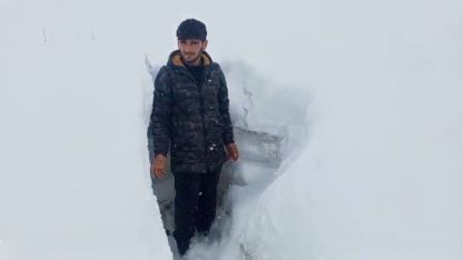 Burası Kuzey Kutbu Değil Ağrı: Köyde Kar Kalınlığı İnsan Boyuna Ulaştı