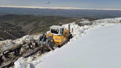 Baharda Kar Esareti! Muş’ta Kar Kalınlığı 5 Metreyi Buldu, Ekipler Teyakkuzda