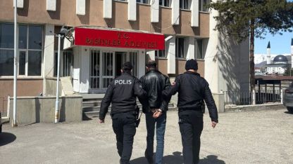 Köprüköy’de Polisten Kaçamadı: Vites Kutusunda Metamfetamin Yakalandı