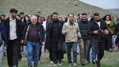 Tarih ve Doğa İç İçe: Kars'ta Ani Örenyeri'nden Menücehr Camii'ne Kültür Yürüyüşü