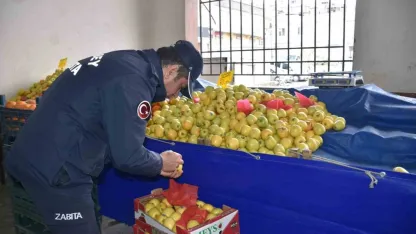 Elmada Pes Dedirten Etiket Hilesi Zabıtaya Takıldı