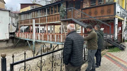 Çatak’ta Taşkın Tehlikesi Nedeniyle Köprü ve Kafe Kapatıldı