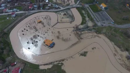 Malazgirt’te Sağanak Yağış Dereyi Taşırdı