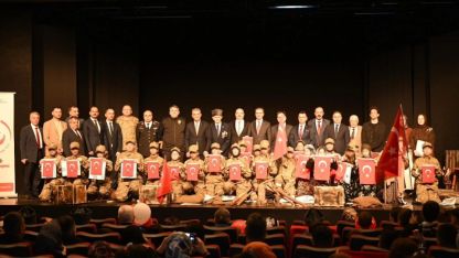 Vali Baruş Şampiyon Erzurumspor Formasıyla Çocukları Sevindirdi