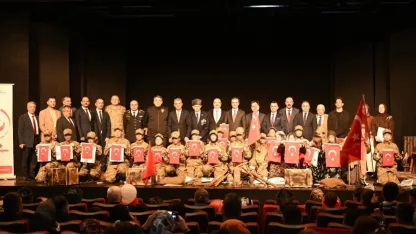 Vali Baruş Şampiyon Erzurumspor Formasıyla Çocukları Sevindirdi