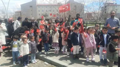 Eleşkirt'te Unutulmaz 23 Nisan: Veliler Yarıştı Çocuklar Eğlendi