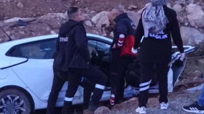 Çaldıran'da Korkutan Kaza: Şarampole Yuvarlanan Otomobilden Yaralılar Tahliye Edildi