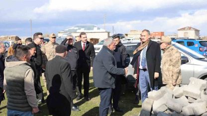 Ağrı Valisi Önder Bozkurt deprem bölgesinde