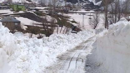 Şırnak’ta Kar Esareti Bitmiyor: Nisan Sonunda 10 Metre Kar