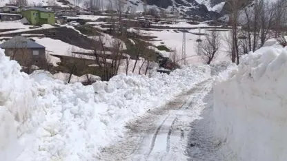 Şırnak’ta Kar Esareti Bitmiyor: Nisan Sonunda 10 Metre Kar