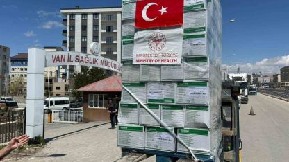 Türkiye'den İran'a Şifa Köprüsü: Van’dan 6 Tır Daha Yola Çıktı