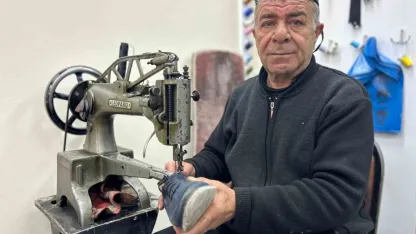 Mülki Amirlerin Ayakkabıları Ona Emanet: 32 Yıllık El Emeği Teknolojiye Direniyor