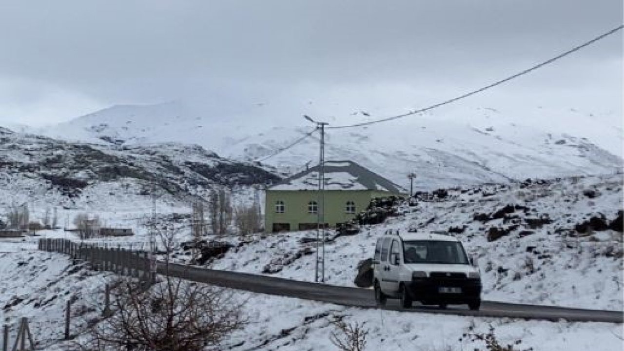 Ağrı Patnos'ta Bahar Beklenirken Kar Yağdı Dağlar ve Yaylalar Beyaz Örtüyle Kaplandı