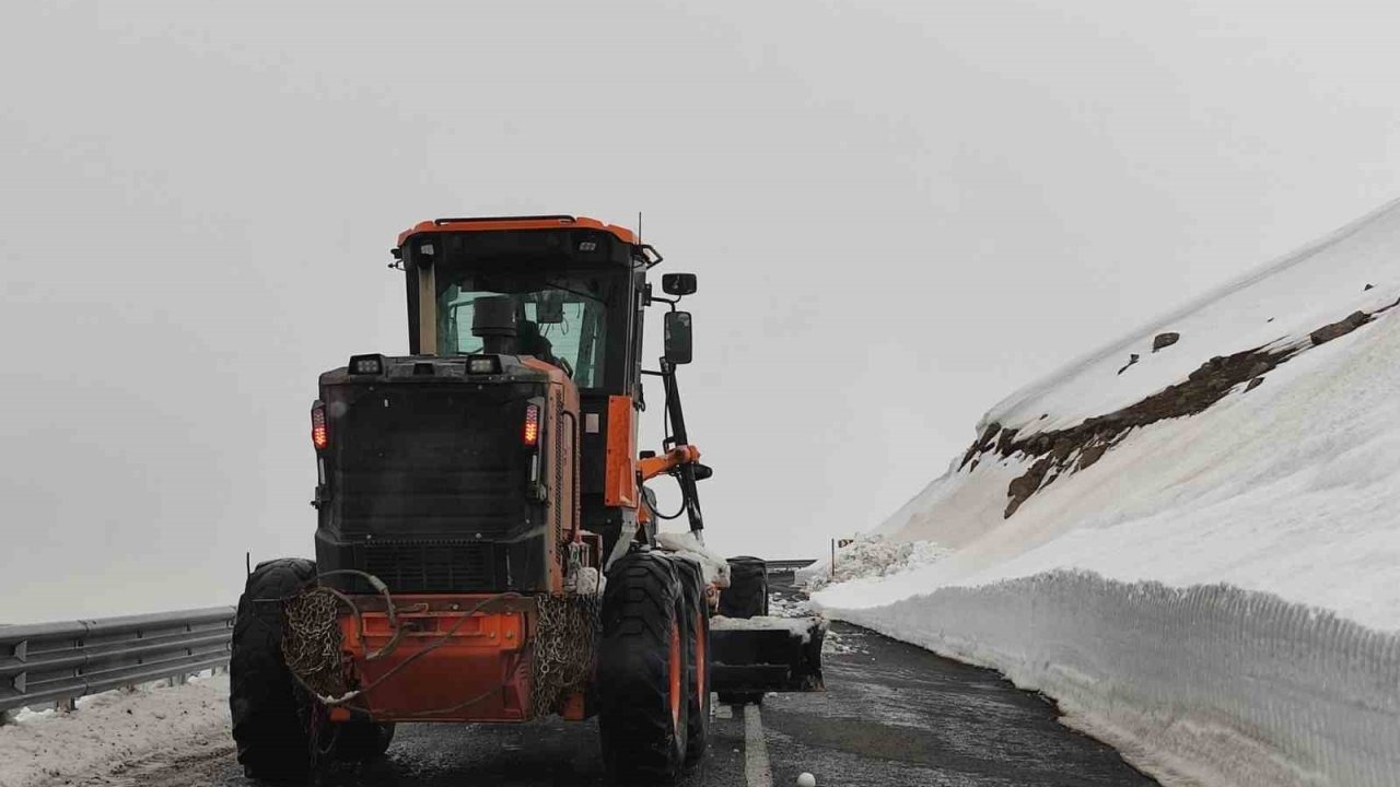 Ardahan Ardanuç kara yolu 4 ay sonra yeniden ulaşıma açıldı
