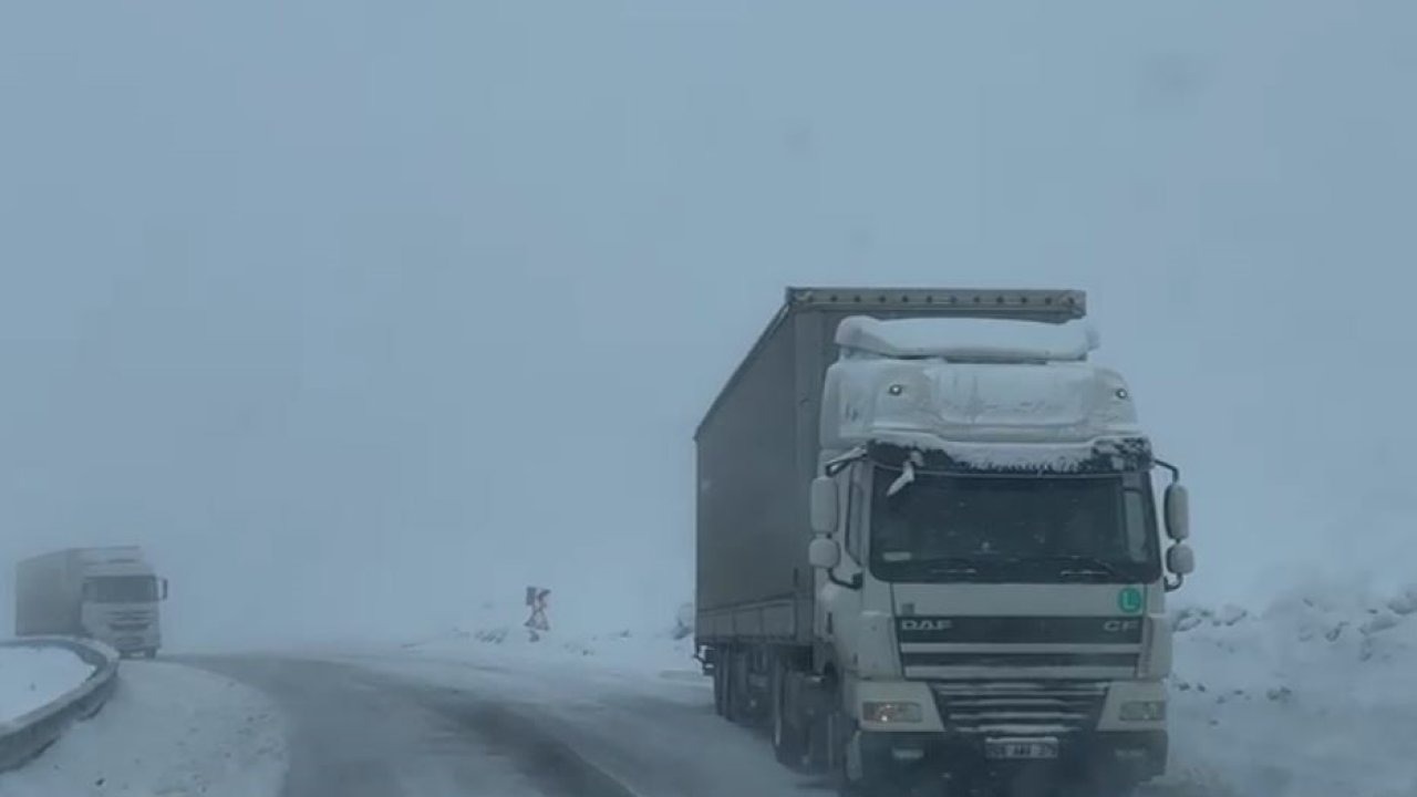 Ardahan Ilgar Dağı Geçidi’nde Kar ve Tipi Esareti: Onlarca Tır Yolda Mahsur Kaldı